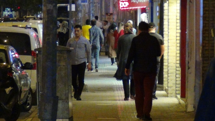 İnegöl’de Maske Ve Sosyal Mesafe Kuralları Hiçe Sayılıyor