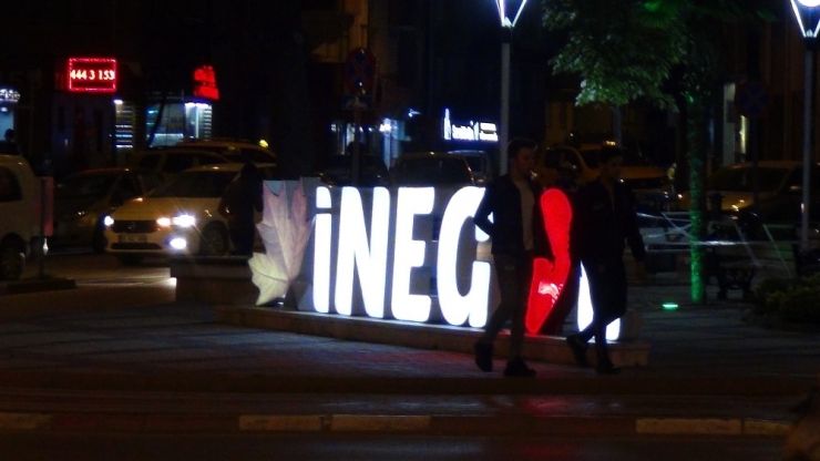 İnegöl’de Maske Ve Sosyal Mesafe Kuralları Hiçe Sayılıyor