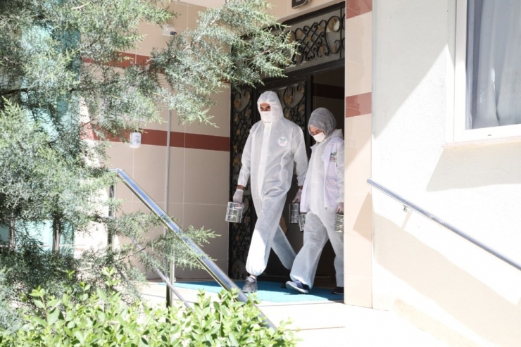 Yemekler Komşular İçin Pişecek