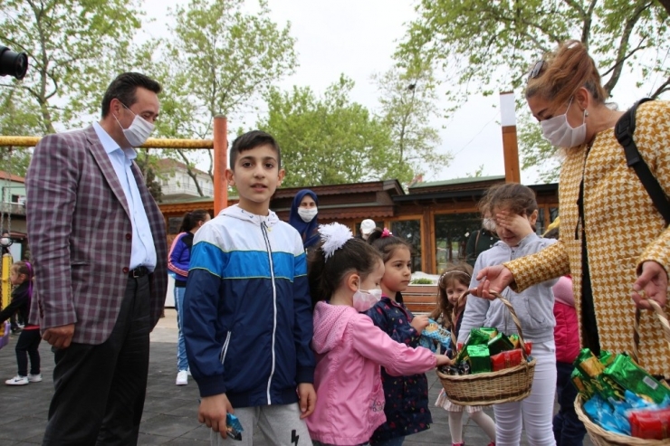 Akçakoca’da Çocuklar Uçurtma Uçurdu Parklarda Oynadı