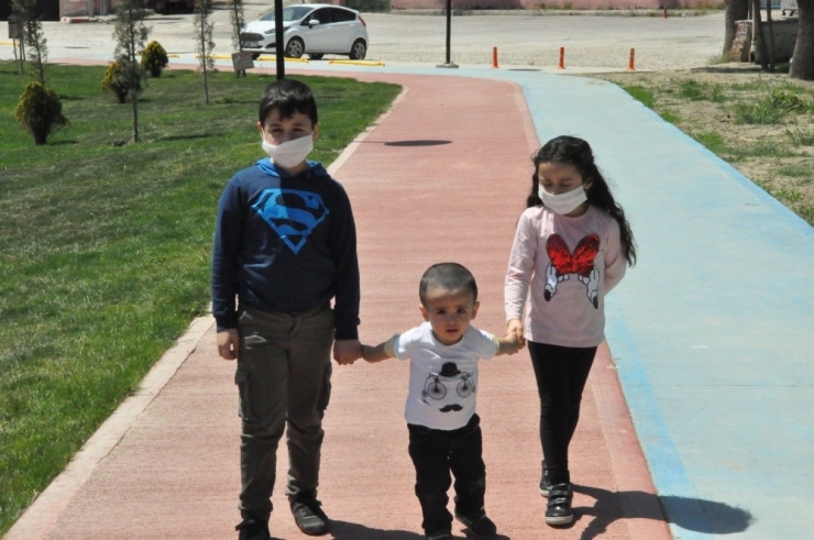 14 Yaş Altı Çocuklar 40 Gün Sonra Dışarıya Çıktı