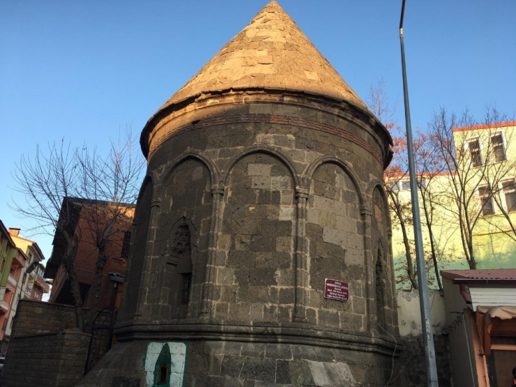 700 Yıllık Kümbet Tarihte İlk Kez Tam Donanımlı Restore Ediliyor