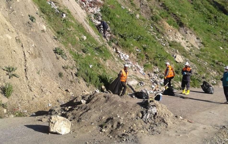 Hakkari’de Dere Yatakları Temizleniyor