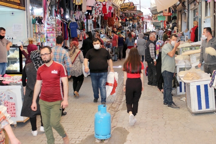 Tarihi Uzun Çarşı’da Ramazan Hareketliliği