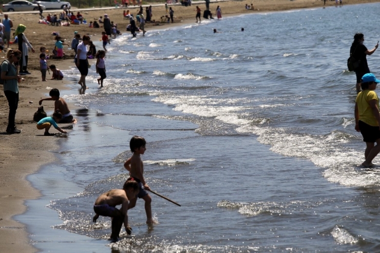 4 Saatlik Korona İzninde Denize Akın Ettiler