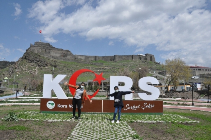 Kars’ta Çocuklar Parklara Akın Etti