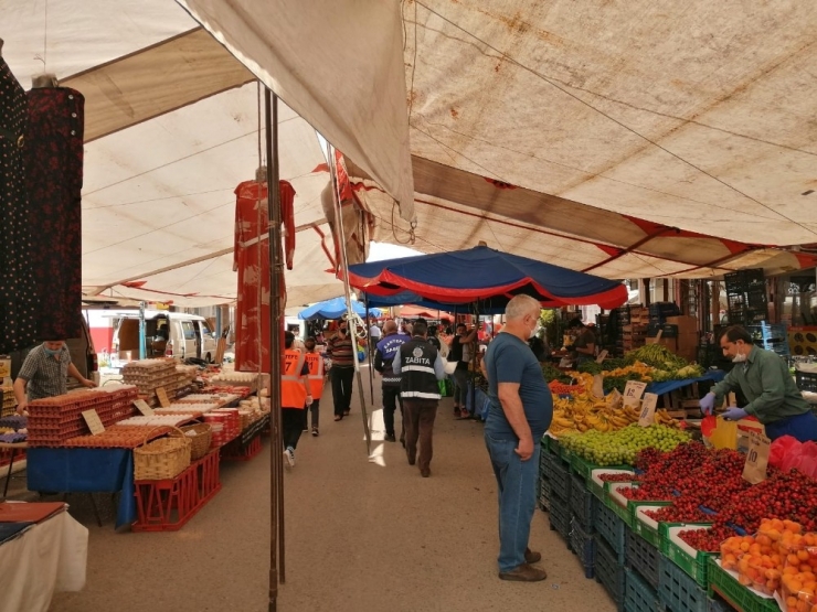 Kartepe’de Semt Pazarlarında Vatandaşlar Tek Tek Uyarılıyor