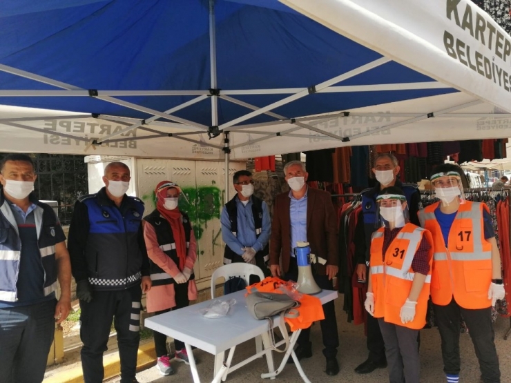 Kartepe’de Semt Pazarlarında Vatandaşlar Tek Tek Uyarılıyor