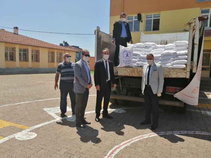 Milli Eğitim Müdürlüğü Tomarza’da 200 Çuval Un Dağıttı