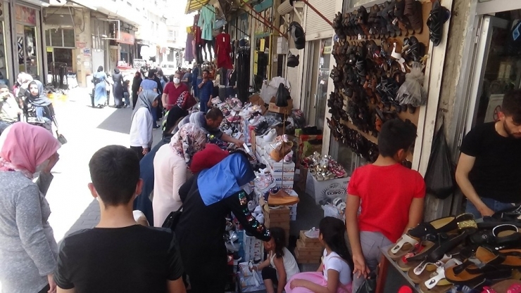 Kilis’te Çocuğunu Alan Alışverişe Koştu