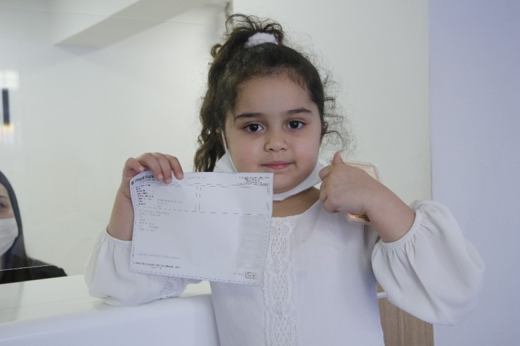 5 Yaşındaki Asya’nın İlk İşi Kumbarasını Bağışlamak Oldu