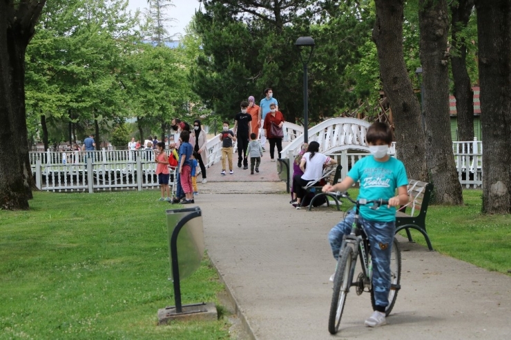 Sakarya’da Park Ve Sokaklar Çocukları Özlemiş