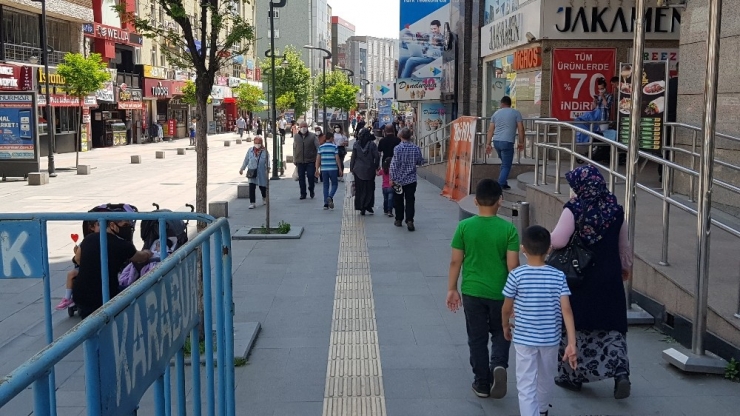 Karabük’te Aylar Sonra Çocuklar Cadde Ve Sokaklara Renk Kattı