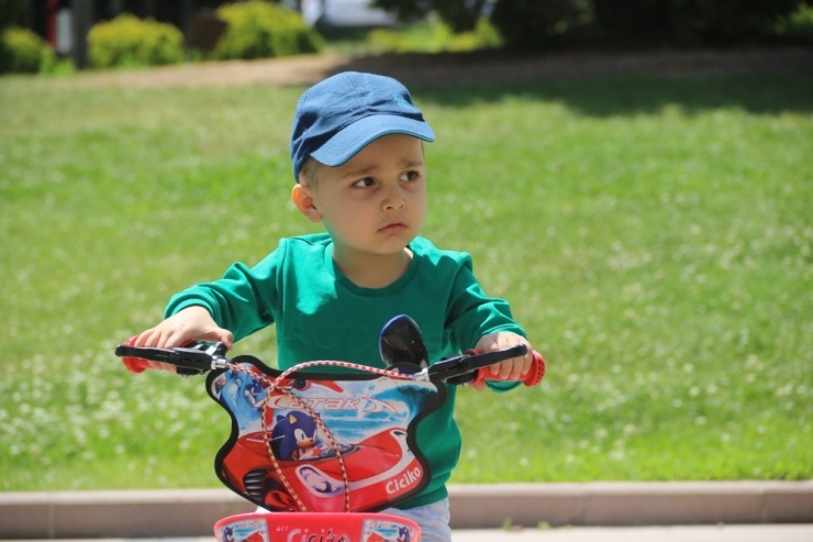 Çocuklar Haftalar Sonra Dışarı Çıktı