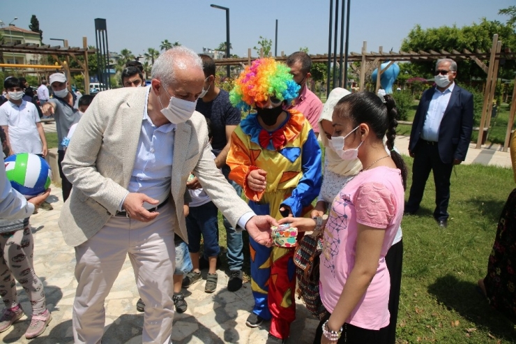 Başkan Gültak, Parklara Akın Eden Çocuklarla Buluştu