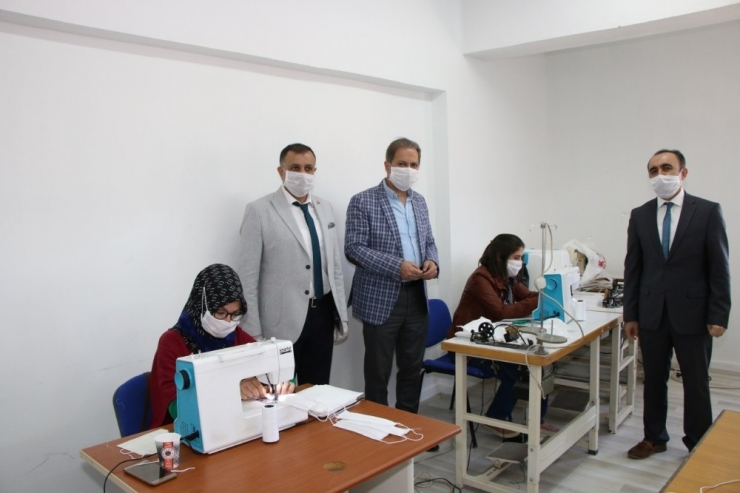 Milli Eğitim Müdürlüğü’nden Tomarza Halk Eğitim Merkezi’ne Malzeme Desteği