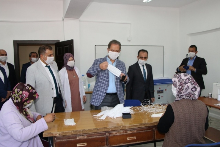 Milli Eğitim Müdürlüğü’nden Tomarza Halk Eğitim Merkezi’ne Malzeme Desteği