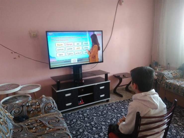 Çocuklar Dışarı Çıkma Serbestliğinin Hafta Sonlarında Verilmesini İstiyor