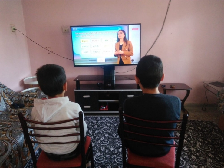 Çocuklar Dışarı Çıkma Serbestliğinin Hafta Sonlarında Verilmesini İstiyor