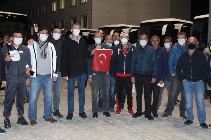 Erzurum’da Karantina Süreci Biten Vatandaşlar Memleketlerine Uğurlandı
