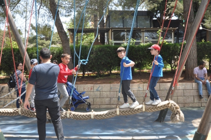 Kısıtlama 4 Saatliğine Kalktı, Mardin’de Çocuklar Parklara Koştu