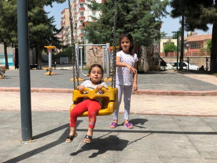 Kısıtlama Kalktı, Kızıltepe’de Çocuklar Parkların Yolunu Tuttu