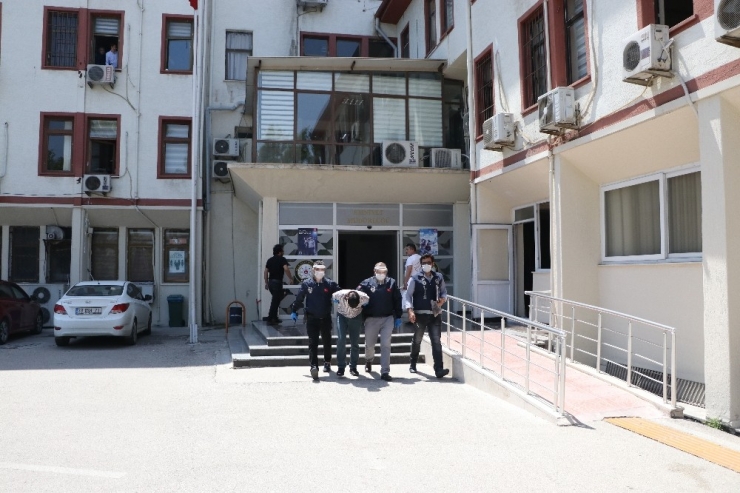 Maskeli Kapkaççıyı "Sarı Tişörtü" Ele Verdi