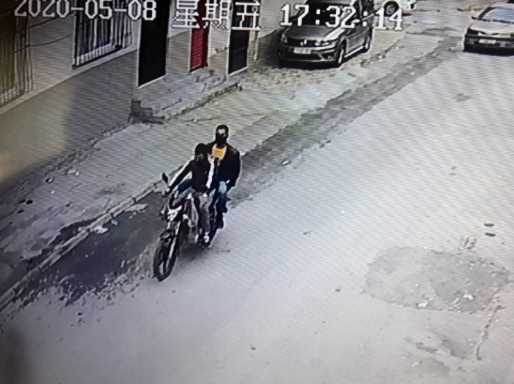 Maskeli Kapkaççıyı "Sarı Tişörtü" Ele Verdi