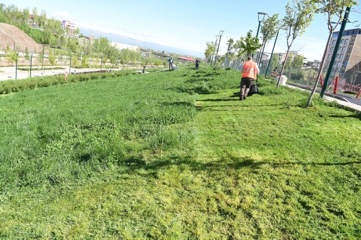 Parklarda Bakım Onarım Çalışması