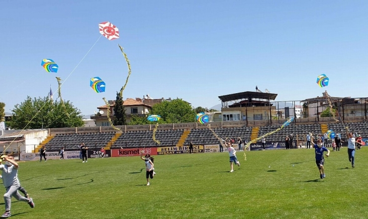Nazilli’de Çocuklar Uçurtma Şenliğinde Buluştu