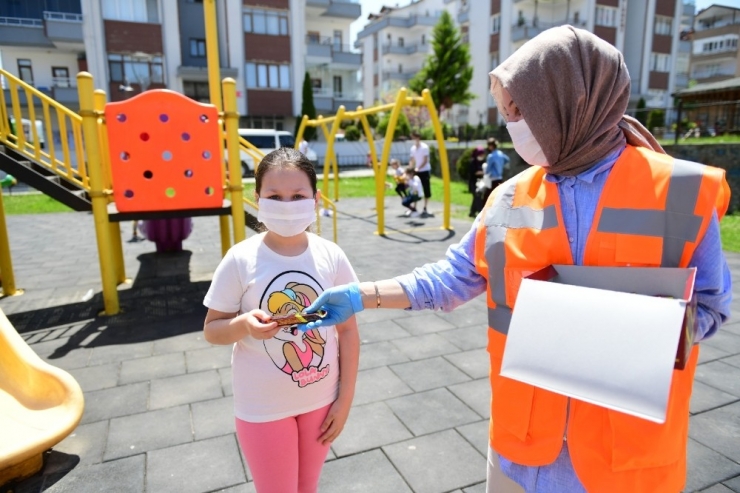Altınordu’da Çocuklara Çikolata Jesti
