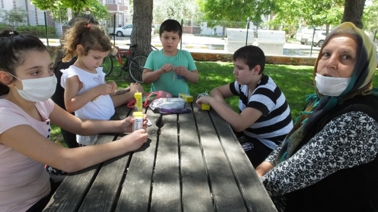 Burhaniye’de Çocuklar Parkları Ve Sahilleri Doldurdu