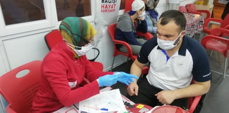 Kızılay’a Kan Bağışında Bulundular