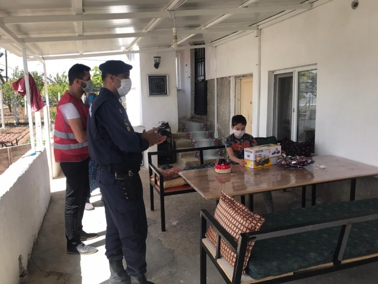 Seyitgazi Vefa Ekibinden Sağlık Çalışanının Oğluna Doğum Günü Sürprizi