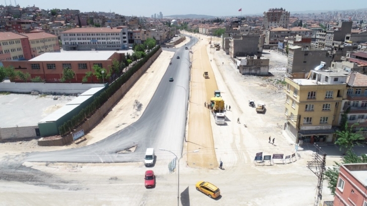 Şahinbey’de Asfalt Mesaisi Gece Gündüz Sürüyor
