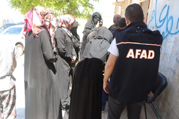 Türkiye’nin Yardımları Suriye’deki İftar Sofralarına Gidiyor