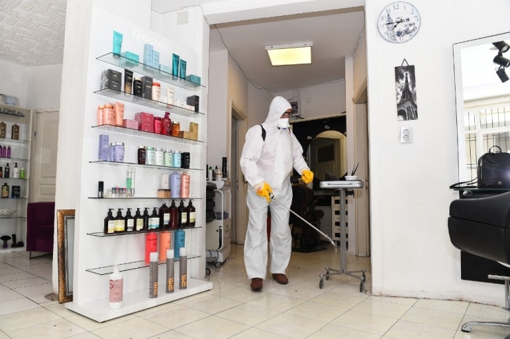Berber Ve Kuaförler Dezenfekte Ediliyor