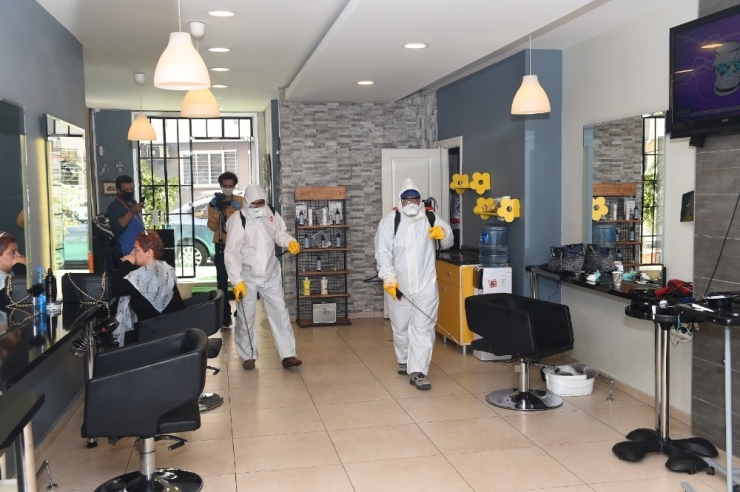 Berber Ve Kuaförler Dezenfekte Ediliyor