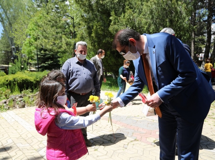 Validen Çocuklara Sürpriz