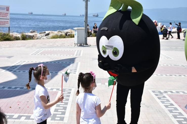 Gemlikli Çocukları Çizgi Kahramanlar Karşıladı