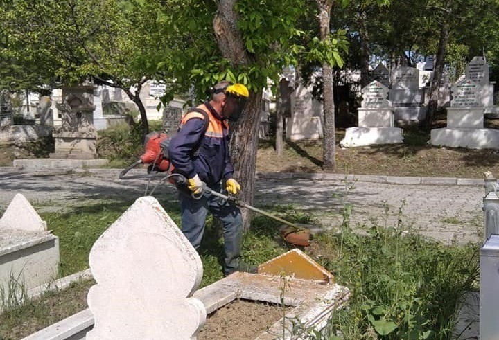 Sungurlu’da Mezarlıklarda Hummalı Çalışma