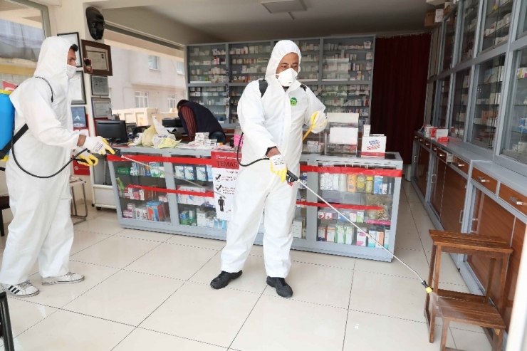 Bayraklı’da 24 Mahalleye 2 Bin 100 Ton Dezenfektan