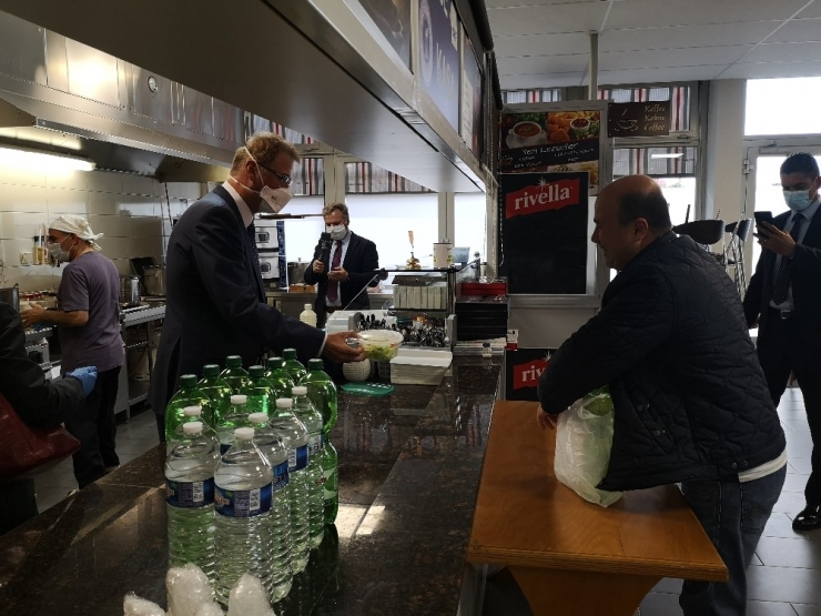 Türkiye’nin Bern Büyükelçisi Saygılı’dan Mültecilere İftar Yemeği