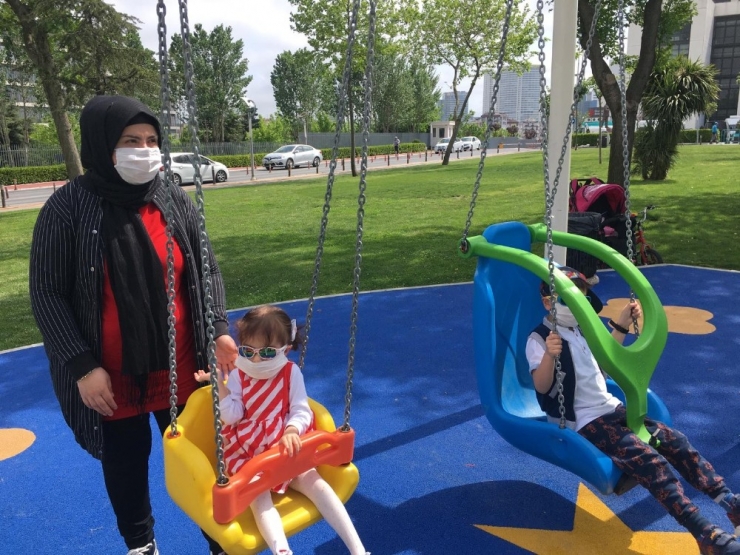 Kısıtlama Sonrası Çocuklar Parklara Koştu Doyasıya Eğlendi