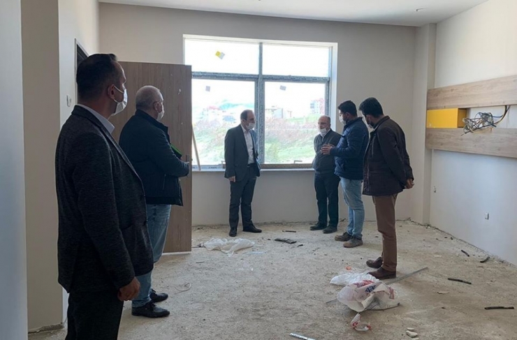 Vali Cüneyt Epcim Hastane İnşaatında İncelemelerde Bulundu