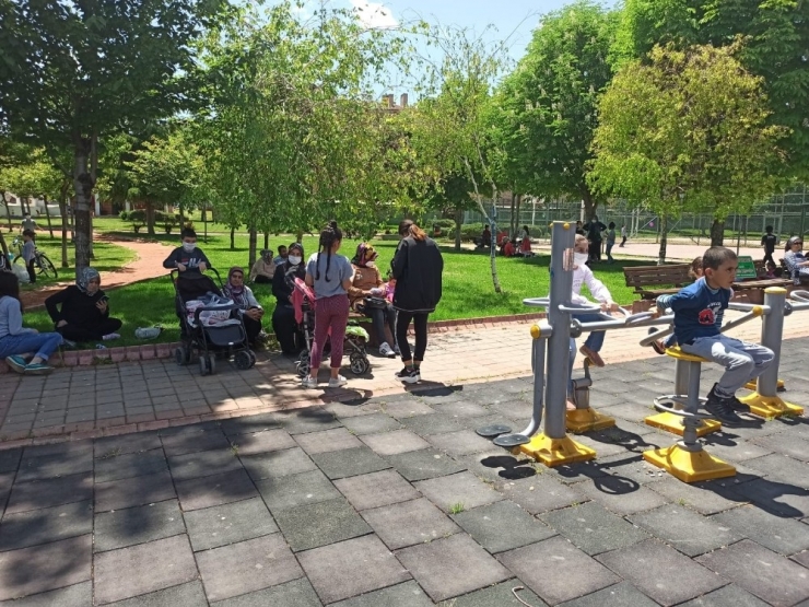 Malatya’da 4 Saatlik İzinde Çocuklar Parklara Koştu