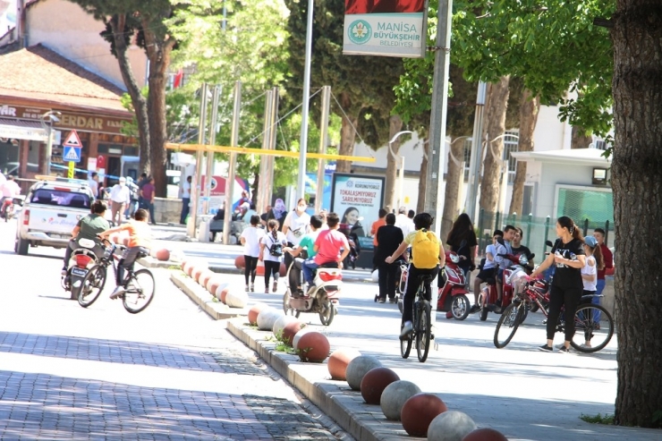 Sokaklar Çocuk Sesleriyle Şenlendi