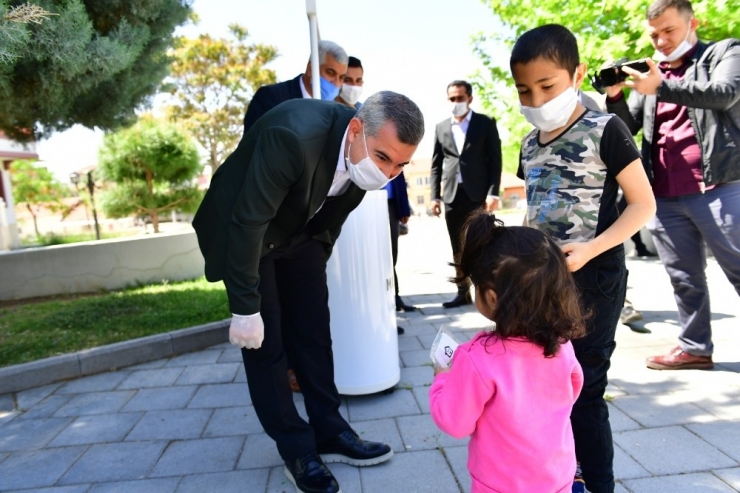 Yeşilyurt Belediyesi’nden Çocuklara Özel Maske
