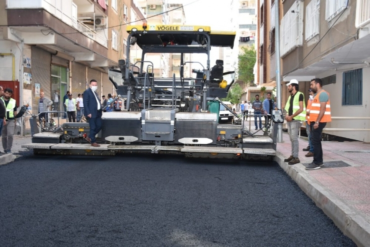 Bağlar Belediyesi Mahallenin 20 Yıllık Asfalt Sorununu Çözdü