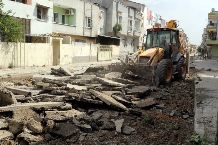 Akdeniz’de Asfalt Ve Yol Açma Çalışmaları Sürüyor